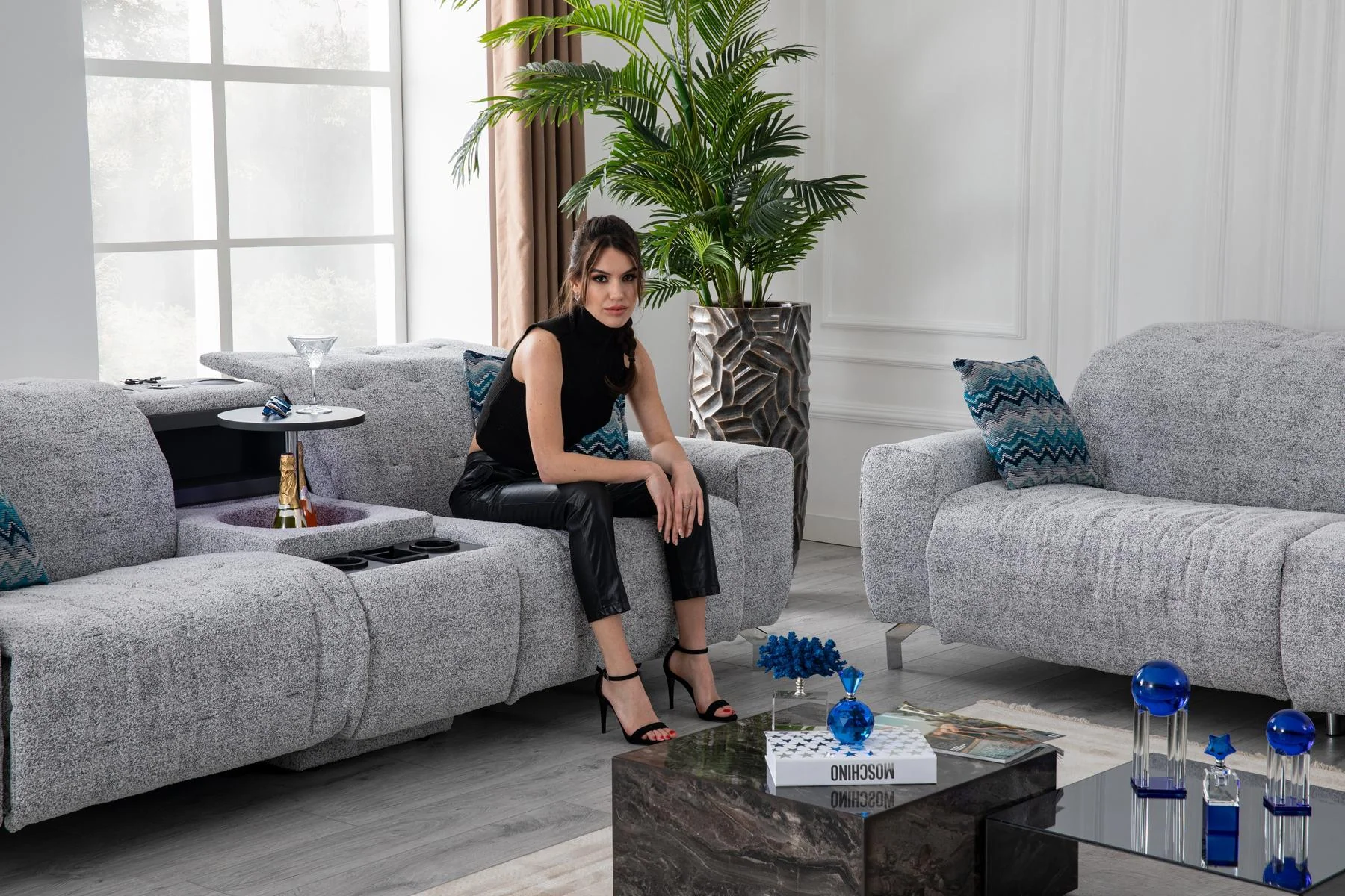 DUBAİ contemporary sofa collection with broad seats and relaxed proportions